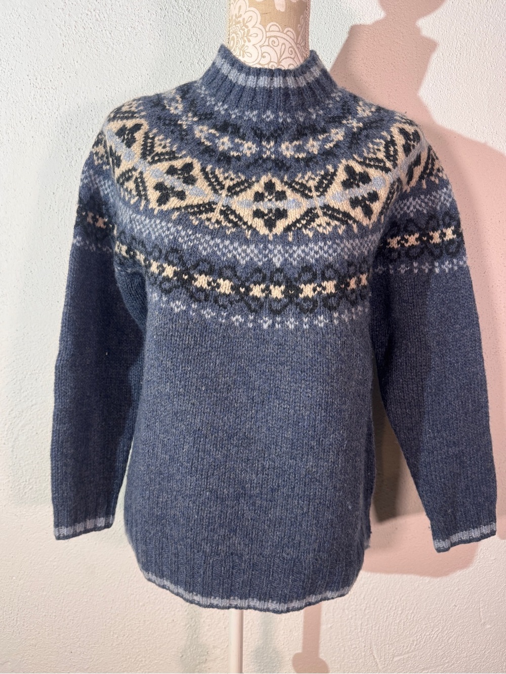 Vintage Eddie Bauer Legend blue, white fair isle wool sweater size small a26